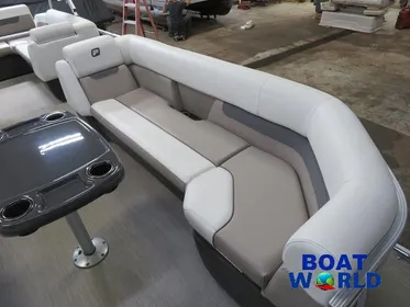 2024 Princecraft Vectra 25 RL Swingback Lounge Pontoon & Mercury 4-