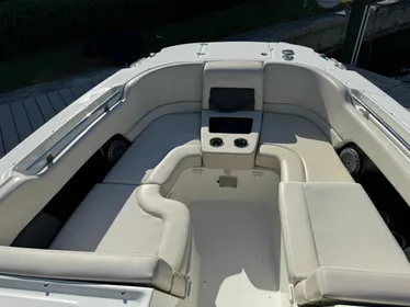 2013 Boston Whaler 270 Vantage