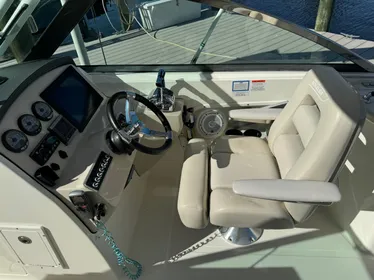 2013 Boston Whaler 270 Vantage