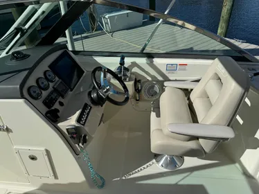 2013 Boston Whaler 270 Vantage