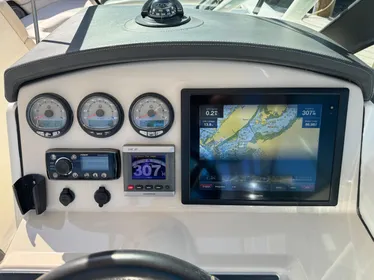 2013 Boston Whaler 270 Vantage