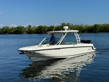 2013 Boston Whaler 270 Vantage