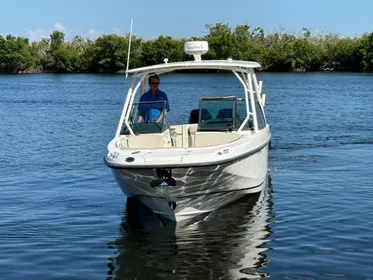 2013 Boston Whaler 270 Vantage