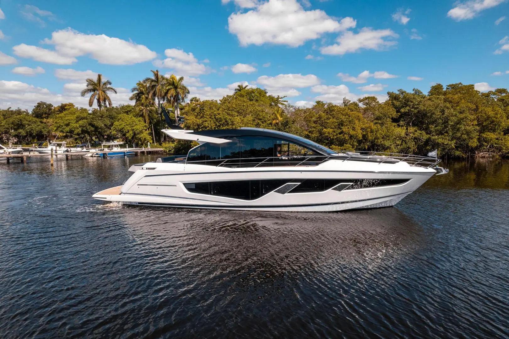 New 2023 Sunseeker Predator 65, 33312 Fort Lauderdale - Boat Trader