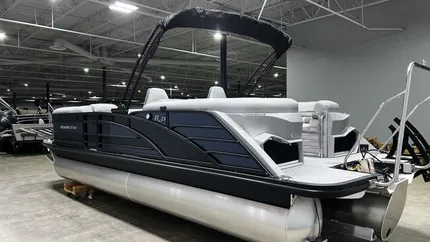 2023 Bennington 23 RFB - Fastback - Tritoon