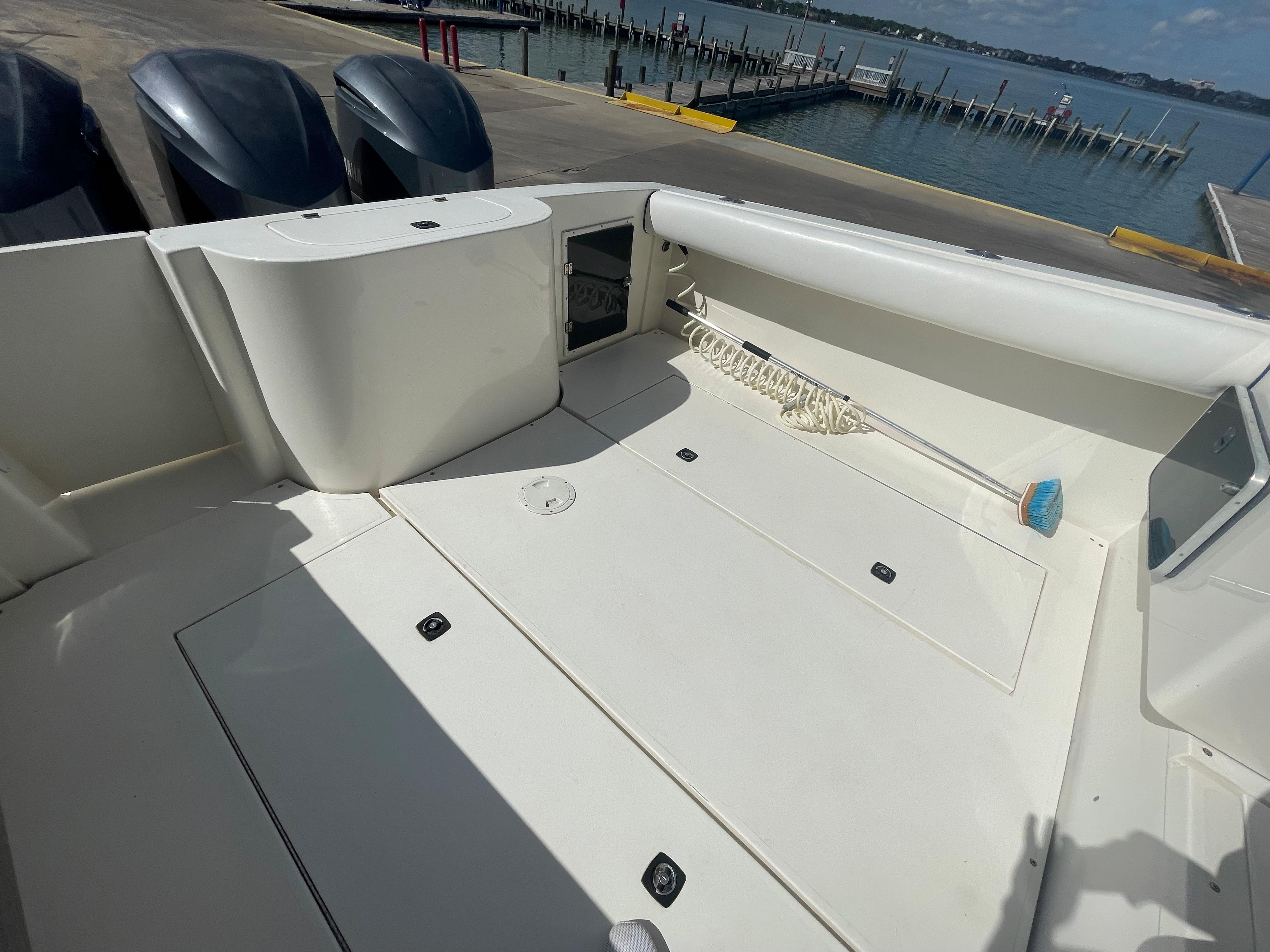 1990 Contender 35 Side Console
