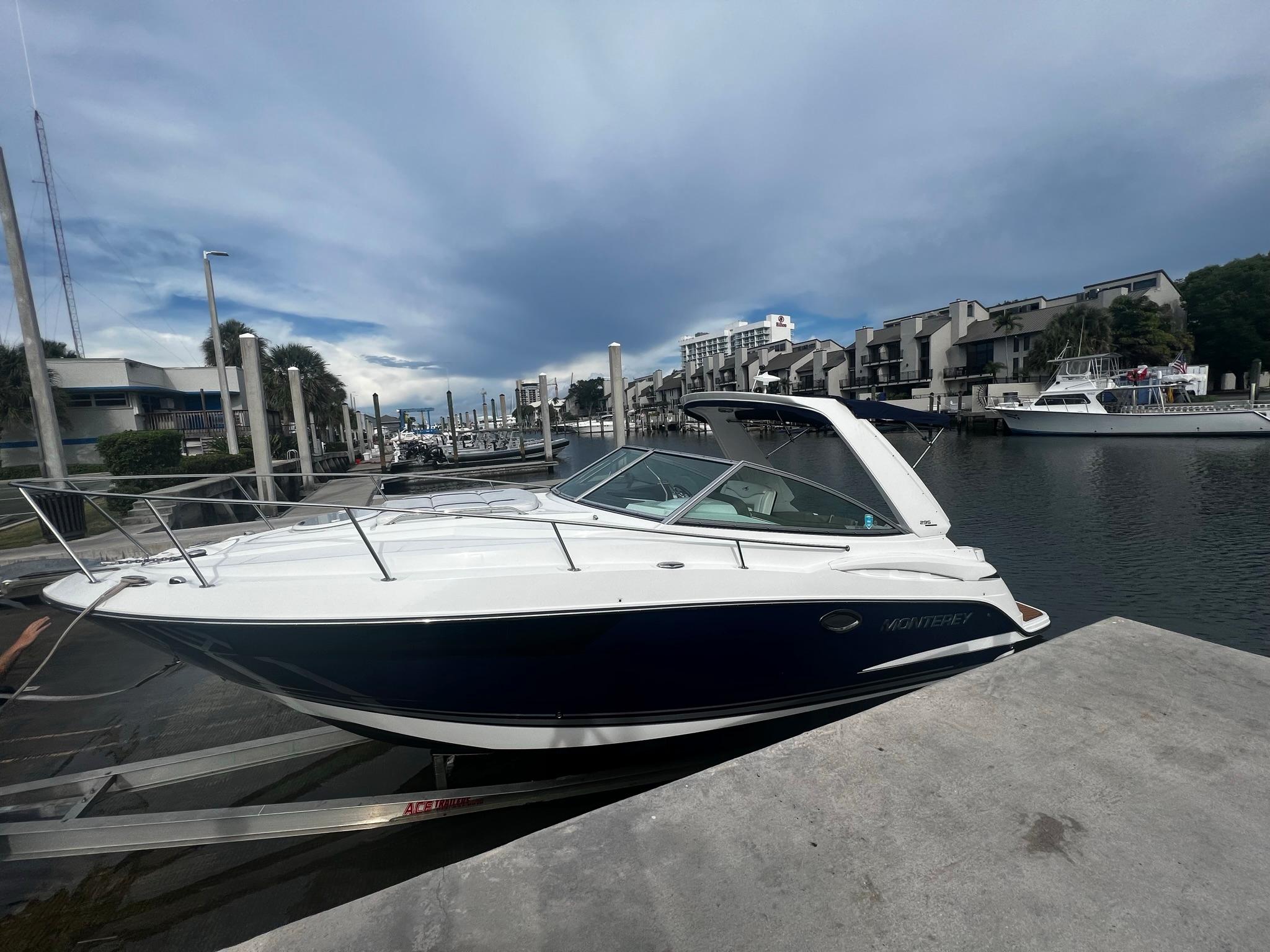 2018 monterey 295 sport yacht