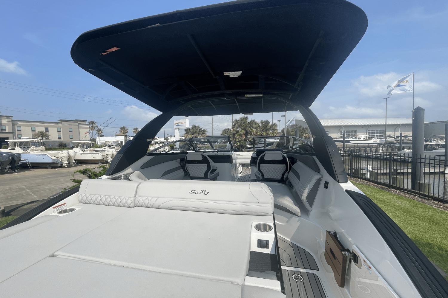 2024 Sea Ray SLX 260 Outboard