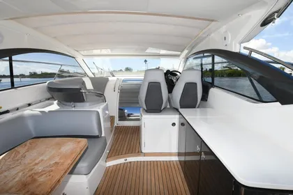 2015 Princess V39