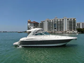 2006 Cruisers Yachts 42 Sport Coupe