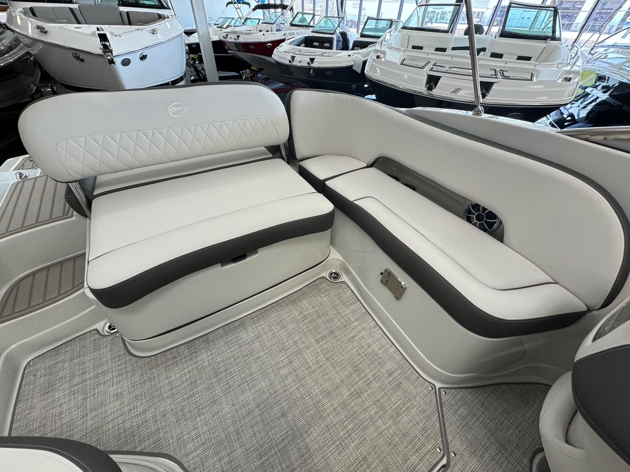 New 2024 Crownline E235, 49441 Muskegon - Boat Trader