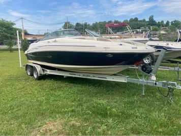 2006 Sea Ray 220 Sundeck