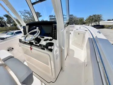 2020 Robalo R302