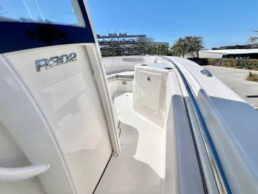 2020 Robalo R302