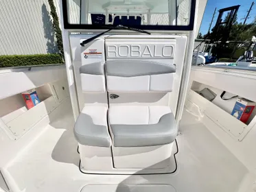 2020 Robalo R302