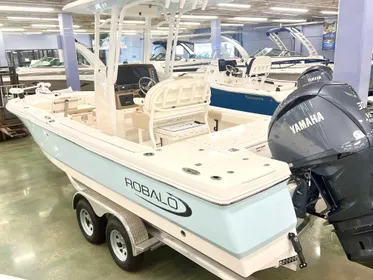 2024 Robalo 246 Cayman