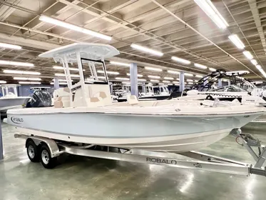 2024 Robalo 246 Cayman