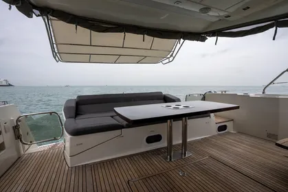 2016 Prestige Flybridge