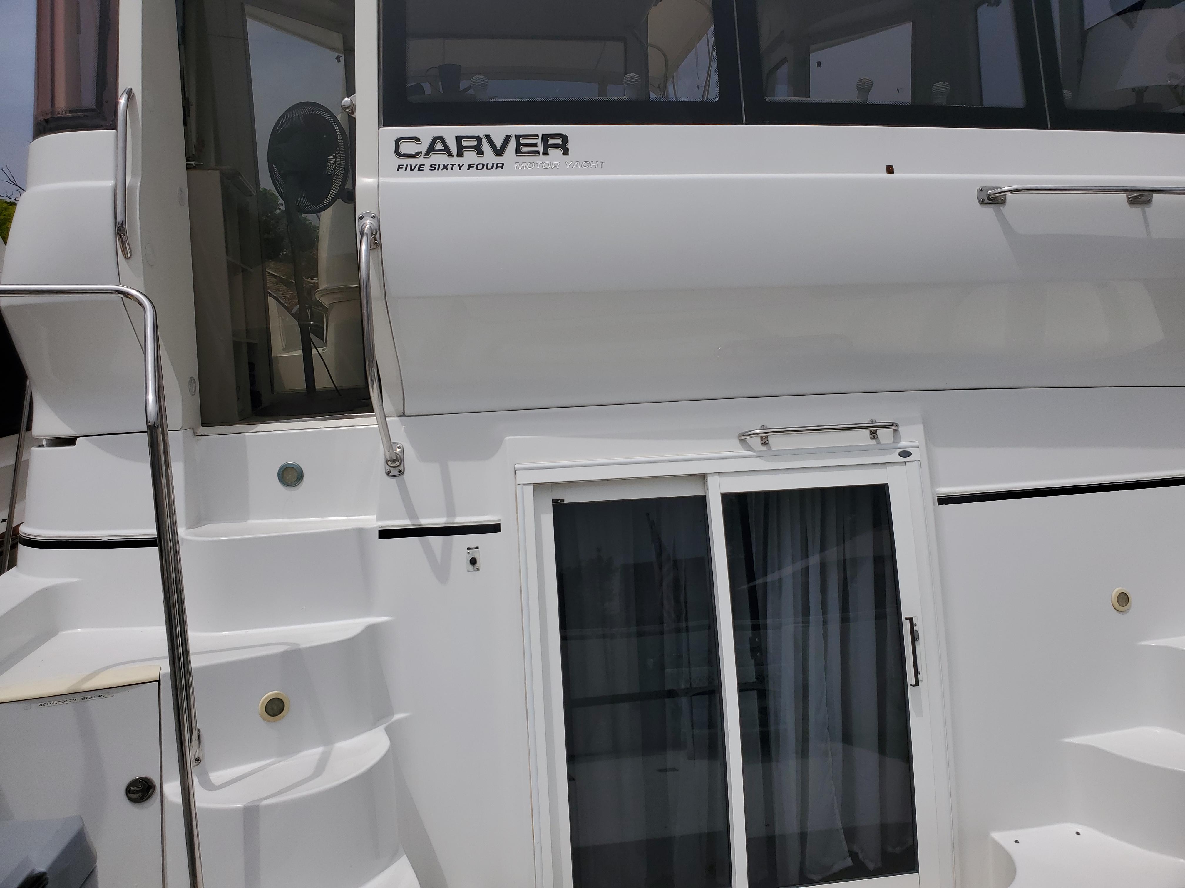 2003 Carver 564 Cockpit Motor Yacht