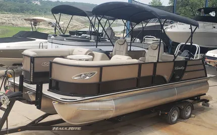 2022 Bentley Pontoons Elite 223 Swingback