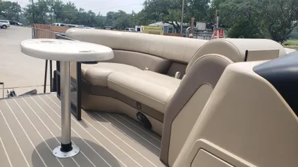 2022 Bentley Pontoons Elite 223 Swingback