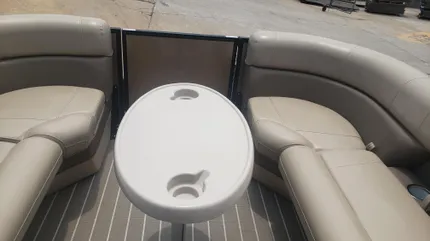 2022 Bentley Pontoons Elite 223 Swingback