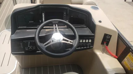 2022 Bentley Pontoons Elite 223 Swingback