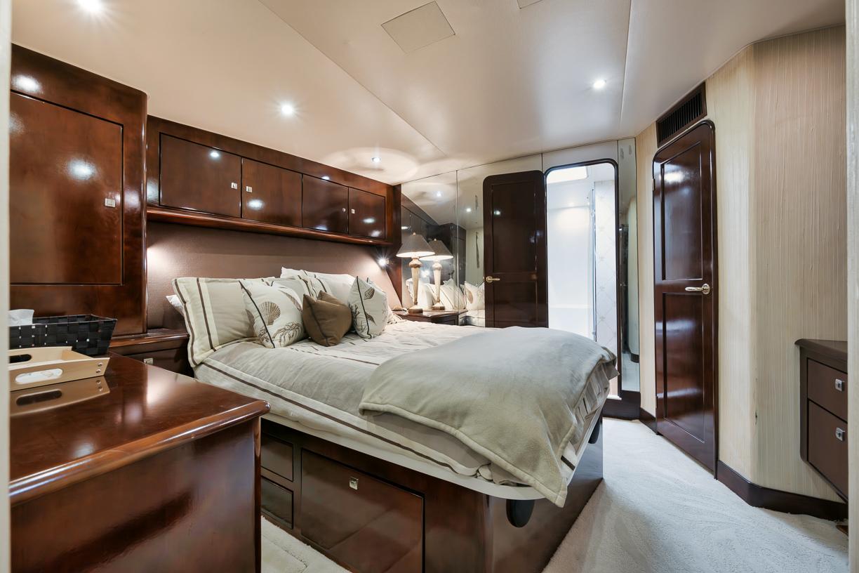 Ocean Yachts 73 Unconquered - VIP Stateroom