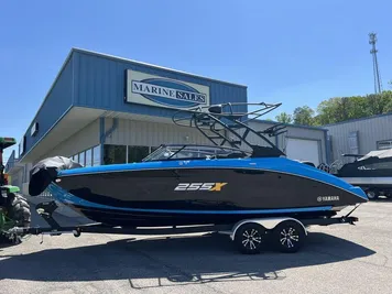 2023 Yamaha Boats 255XE