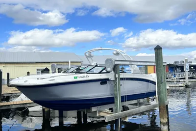 2019 Sea Ray SDX 270 Outboard