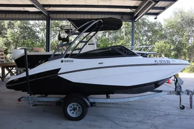 2018 Yamaha Boats AR195