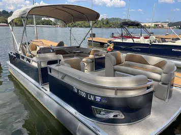 2023 Avalon Venture 85 Rear Fish 23