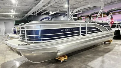 2023 Bennington 23 RFB - Fastback - Tritoon