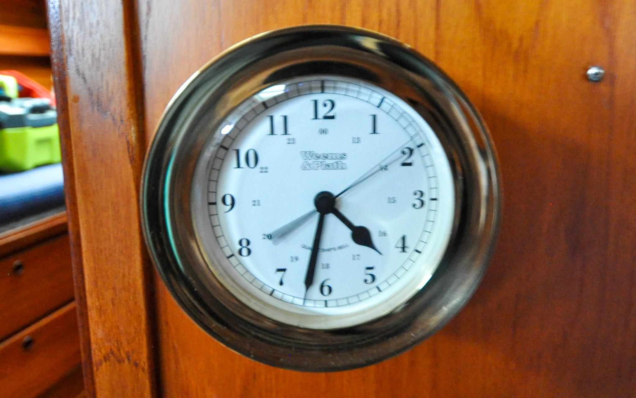Sabre 42 - Jubilee - Salon - Ships Clock