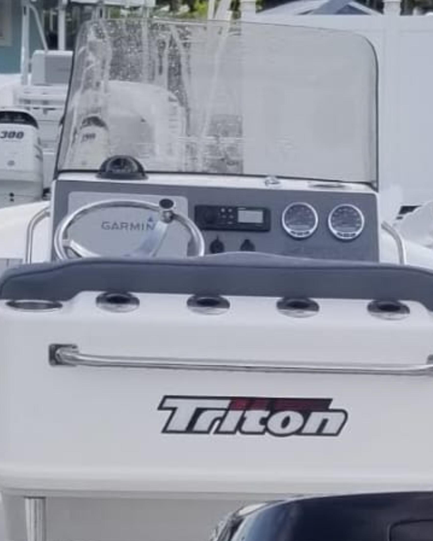 2006 Triton 240 LTS