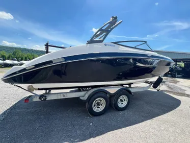 2018 Yamaha Boats 242 Limited S