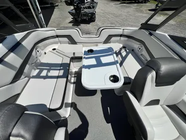 2018 Yamaha Boats 242 Limited S