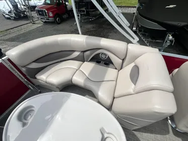 2016 Sylvan Mirage Cruise 822 LZ