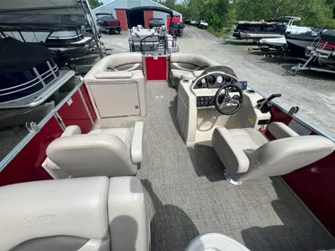 2016 Sylvan Mirage Cruise 822 LZ