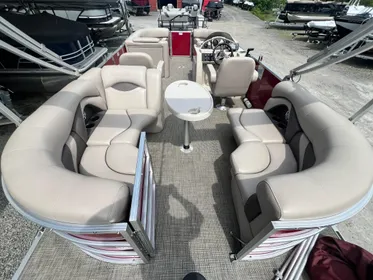 2016 Sylvan Mirage Cruise 822 LZ