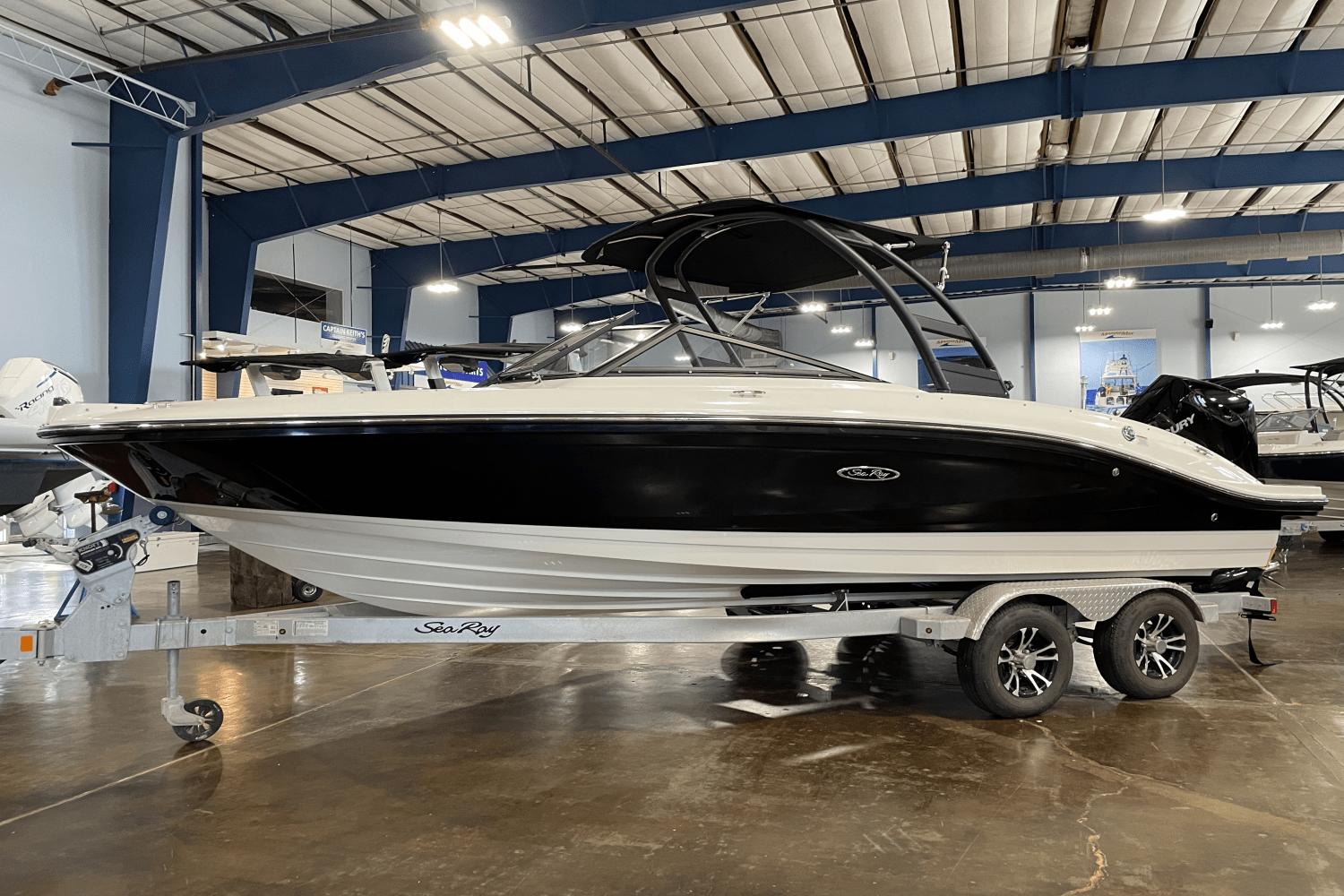 2023 Sea Ray SPX 210 OB