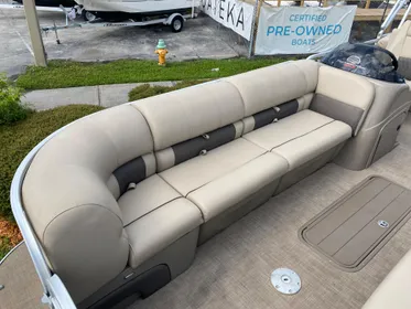 2021 Sun Tracker Party Barge 24 DLX