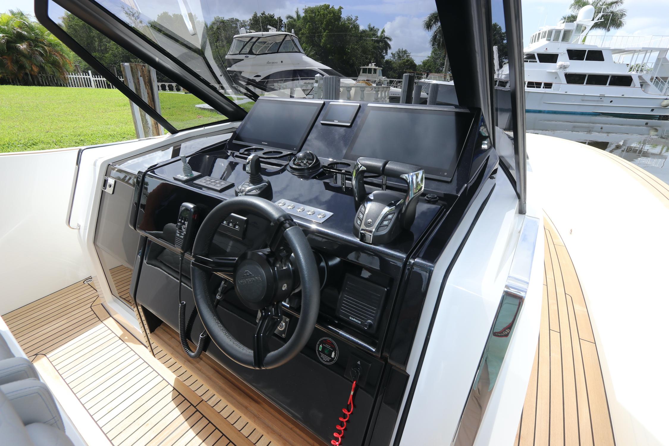 2024 Astondoa 377 Coupe Outboard