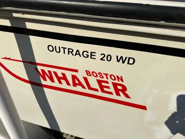 1988 Boston Whaler Outrage 20 WD