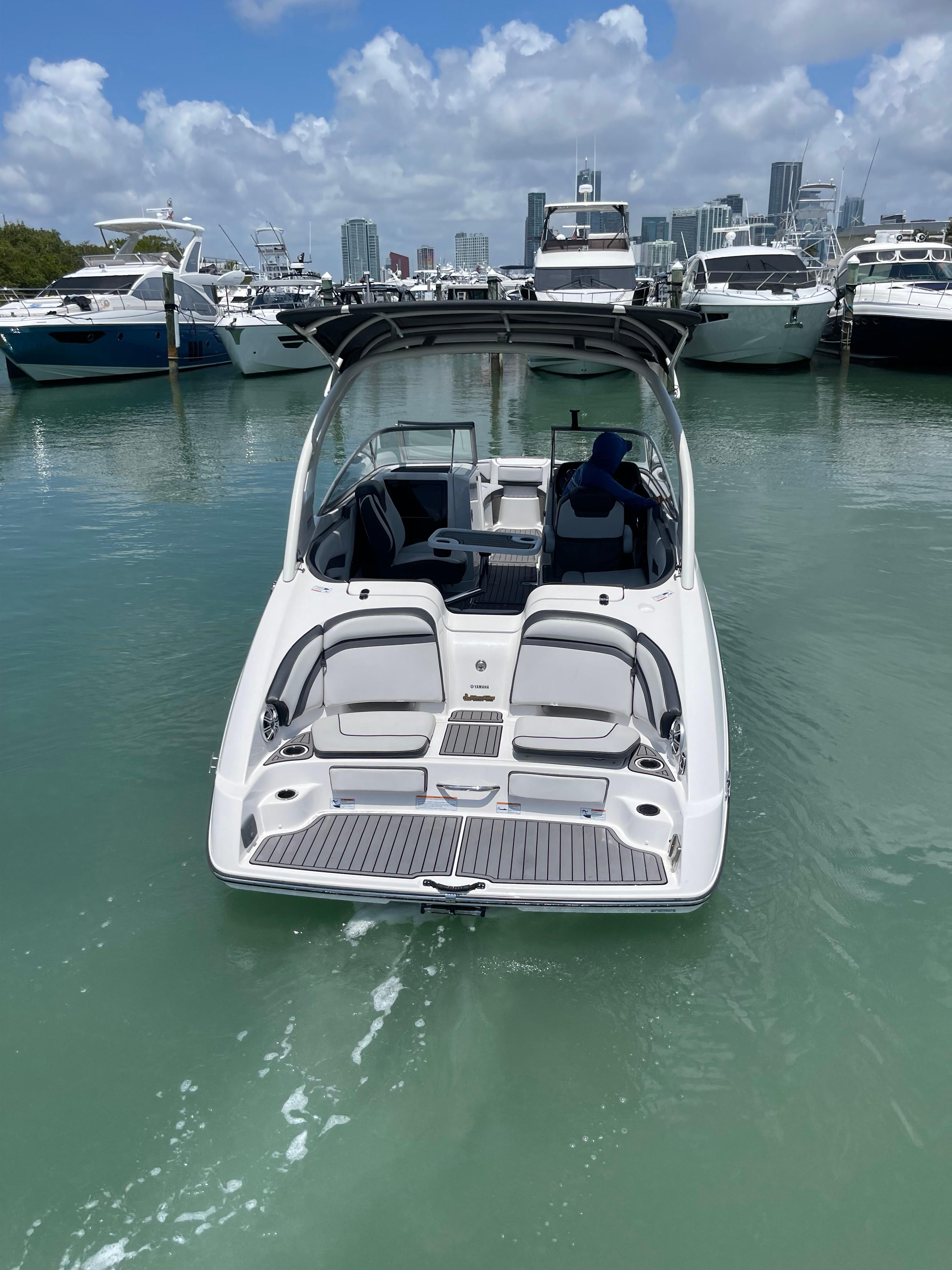 2017 Yamaha Boats 242 Limited S
