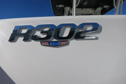 2024 Robalo R 302 Center Console