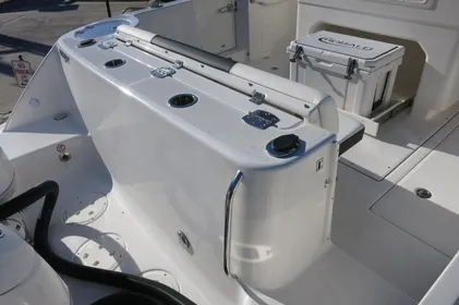 2024 Robalo R 302 Center Console