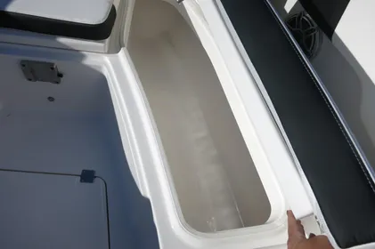 2024 Robalo R 302 Center Console