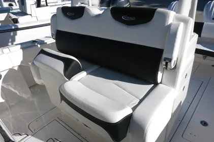 2024 Robalo R 302 Center Console