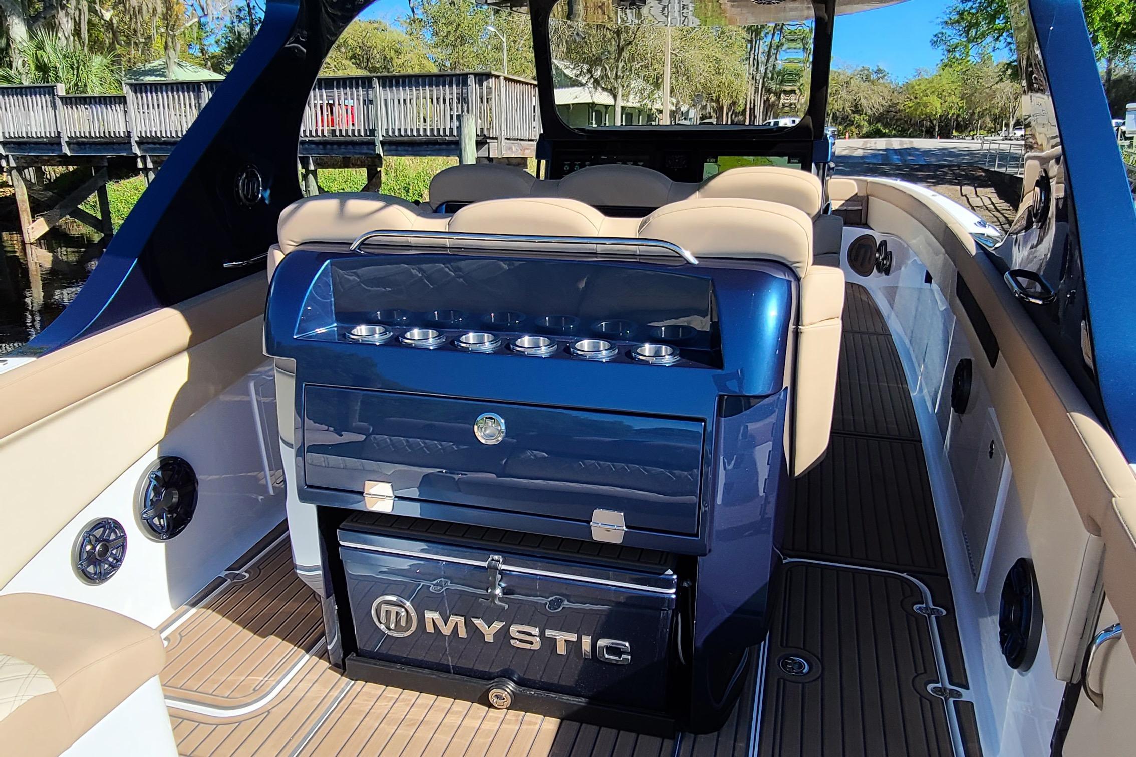 2021 Mystic Powerboats M4200